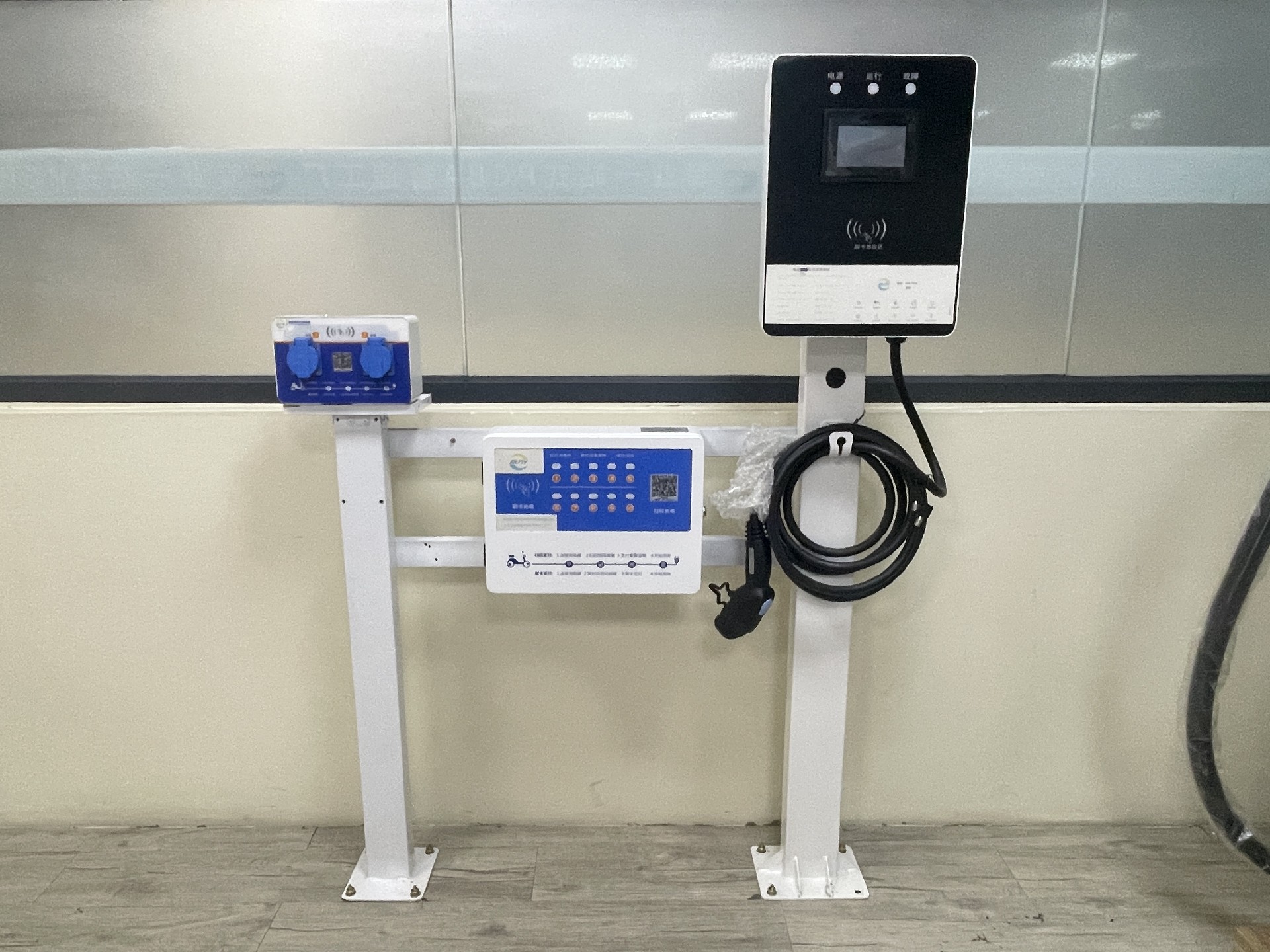 充電樁.jpg 充電樁.jpg